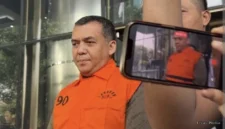 Wakil Menteri Imigrasi dan Pemasyarakatan (Imipas) Silmy Karim resmi ditetapkan sebagai tersangka sekaligus ditahan oleh Komisi Pemberantasan Korupsi (KPK) pada Kamis pagi, 4 Juni 2026.