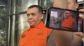 Wakil Menteri Imigrasi dan Pemasyarakatan (Imipas) Silmy Karim resmi ditetapkan sebagai tersangka sekaligus ditahan oleh Komisi Pemberantasan Korupsi (KPK) pada Kamis pagi, 4 Juni 2026.