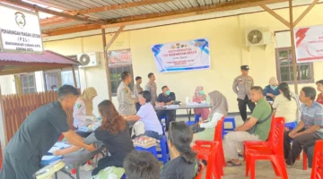 Polresta Sorong Gelar Pemeriksaan Kesehatan Gratis dan Penyaluran Paket Sembako