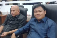 Keterangan poto ; Ketua Komisi IV Ujang Giri, saat Rapat Paripurna didampingi Anggota DPRD Agus Ider Alamsyah