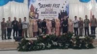 Ini Pesan Kepsek SMK PGRI Rangkasbitung Buat 166 Peserta Didik yang Lulus di Tahun Ajaran 2025 - 2026 9 Ini Pesan Kepsek SMK PGRI Rangkasbitung Buat 166 Peserta Didik yang Lulus di Tahun Ajaran 2025 - 2026 I Teras Media