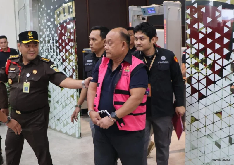 Tim Penyidik Jaksa Agung Muda Bidang Tindak Pidana Khusus (JAM Pidsus) Kejaksaan Agung resmi menetapkan tiga orang mantan pejabat tinggi Badan Gizi Nasional (BGN) sebagai tersangka