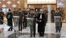 Tiga pejabat eselon III dan IV resmi dilantik dan diambil sumpahnya pada Senin, 3 Juni 2026, di Aula Kejati Sumsel, Palembang.