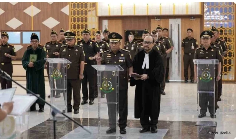 Tiga pejabat eselon III dan IV resmi dilantik dan diambil sumpahnya pada Senin, 3 Juni 2026, di Aula Kejati Sumsel, Palembang.