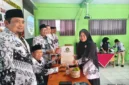 Keterangan poto : Dini Hipdiani, M. Pd, saat menerima SK Kepala Sekolah SMK PGRI Rangkasbitung untuk priode 2026 - 2030 yang di serahkan langsung oleh Ketua YPLP PGRI Provinsi Banten pada 25/6/2026