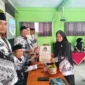 Keterangan poto : Dini Hipdiani, M. Pd, saat menerima SK Kepala Sekolah SMK PGRI Rangkasbitung untuk priode 2026 - 2030 yang di serahkan langsung oleh Ketua YPLP PGRI Provinsi Banten pada 25/6/2026