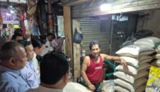 Perum Bulog Cabang Lebak-Pandeglang memastikan harga bahan pokok, khususnya beras, di Pasar Rangkasbitung tetap stabil dan terjangkau masyarakat