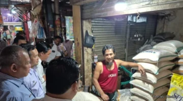Perum Bulog Cabang Lebak-Pandeglang memastikan harga bahan pokok, khususnya beras, di Pasar Rangkasbitung tetap stabil dan terjangkau masyarakat