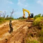 Warga Kampung Rancecet, Desa Rancapinang, Kecamatan Cimanggu, Kabupaten Pandeglang menyambut gembira kehadiran prajurit Kodim 0601/Pandeglang