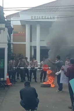 Kejari Lebak di Demo : GAMPAR Desak Kejari Periksa Eks Pengurus UPK Program PNPM Tahun 2014 Se Kabupaten Lebak