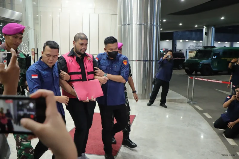 Tim penyidik Jaksa Agung Muda Tindak Pidana Khusus (Jampidsus) Kejaksaan Agung RI menetapkan sekaligus menahan GHS selaku pengendali yayasan mitra SPPG sebagai tersangka.