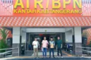 Konflik klaim lahan antara warga Desa Rancagong, Kecamatan Legok,