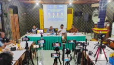 Ainun Naim, mantan staf khusus Nadiem Makarim, disebut akan menjadi target pemeriksaan Komisi Pemberantasan Korupsi (KPK) terkait kasus dugaan korupsi Chromebook di Kemendikbudristek.