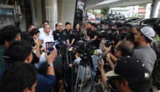 Tim Penyidik Jaksa Agung Muda Bidang Tindak Pidana Khusus (JAM Pidsus) menolak permohonan pemberian status Justice Collaborator yang diajukan oleh penasihat hukum tersangka SS.
