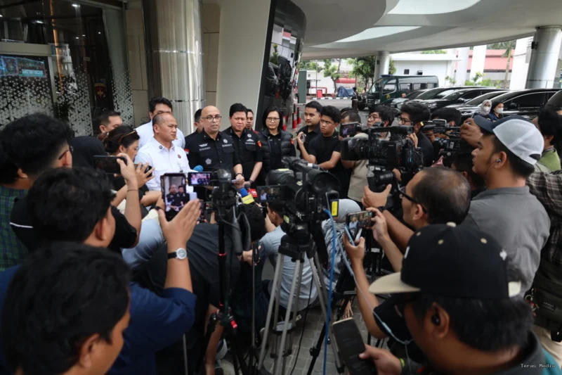 Tim Penyidik Jaksa Agung Muda Bidang Tindak Pidana Khusus (JAM Pidsus) menolak permohonan pemberian status Justice Collaborator yang diajukan oleh penasihat hukum tersangka SS.