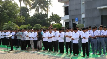 Bermunajat Memohon Hujan, Kecamatan Sukadiri Gelar Sholat Istisqa Terkait Kondisi TPA Jatiwaringin