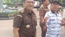 Kajari Karawang Dedy Irvan Viratama dan Sekjen Matahukum Mukhsin Nasir