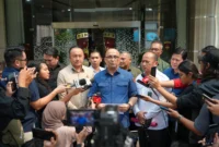 Tim Penyidik pada Jaksa Agung Muda Bidang Tindak Khusus (JAM Pidsus) resmi menetapkan LMI selaku Kepala Biro Hukum dan Humas Badan Gizi Nasional (BGN) sebagai tersangka dalam perkara dugaan tindak pidana korupsi tata kelola Program Makan Bergizi Gratis (MBG) periode tahun 2025 hingga 2026.