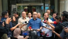 Tim Penyidik pada Jaksa Agung Muda Bidang Tindak Khusus (JAM Pidsus) resmi menetapkan LMI selaku Kepala Biro Hukum dan Humas Badan Gizi Nasional (BGN) sebagai tersangka dalam perkara dugaan tindak pidana korupsi tata kelola Program Makan Bergizi Gratis (MBG) periode tahun 2025 hingga 2026.