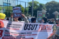 Koordinator Lapangan Abdul Adzim menyampaikan bahwa rakyat sedang menunggu pembuktian bahwa hukum benar-benar berlaku sama.