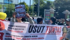 Koordinator Lapangan Abdul Adzim menyampaikan bahwa rakyat sedang menunggu pembuktian bahwa hukum benar-benar berlaku sama.