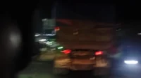 Diduga Kendaraan ODOL Berkeliaran Tengah Malam di Pandeglang, Warga Curigai Angkut Sampah 5 Teras Media TJhZBa0B