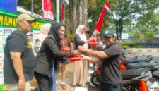 Semangat berbagi terus menyala! Program Jumat Berkah Wartawan (PJBW) kembali menebar kebaikan di pekan ke-89, berkolaborasi dengan Kantor Pertanahan (Kantah) ATR/BPN Kota Tangerang serta turut menghadirkan penyanyi sekaligus tokoh sosial Camelia Panduwinata Lubis, S.E., M.Kom. atau yang lebih dikenal dengan nama panggung Camel Petir.