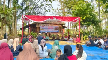 Komunitas Rakyat Bisa Bicara Tiga (Kobra-3) bersama Koperasi Merah Putih, Desa Sukasari, Karangtengah, Kabupaten Cianjur gelar sarasehan bersama anggota dan masyarakat setempat