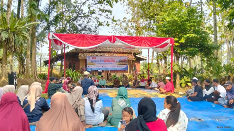 Komunitas Rakyat Bisa Bicara Tiga (Kobra-3) bersama Koperasi Merah Putih, Desa Sukasari, Karangtengah, Kabupaten Cianjur gelar sarasehan bersama anggota dan masyarakat setempat
