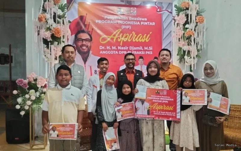 Anggota DPR RI H. M. Nasir Djamil melanjutkan penyaluran Program Indonesia Pintar di daerah pemilihannya, kali ini menyambangi Kabupaten Bener Meriah, Minggu (2/8/2026).