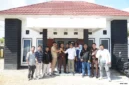 Kepala Kejaksaan Negeri Sumbawa Barat bersama jajaran pimpinan, dan segenap pengurus Serikat Media Siber Indonesia (SMSI) Kabupaten Sumbawa Barat. Audiensi sekaligus silaturahmi ini berlangsung di Vila Bertong, Kelurahan Telaga Bertong, Taliwang, pada Senin (24/8/2026).