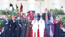 Kepala Kejaksaan Negeri (Kajari) Sumbawa Barat, Mahfuddin Cakra Saputra, S.H., M.H., turut menghadiri peringatan Hari Ulang Tahun ke-81 Kemerdekaan Republik Indonesia yang diselenggarakan Pemerintah Kabupaten Sumbawa Barat, Senin (17/8/2026).