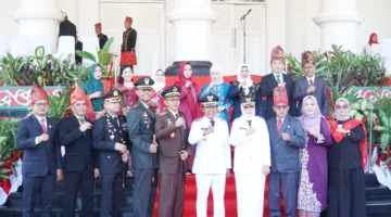 Kepala Kejaksaan Negeri (Kajari) Sumbawa Barat, Mahfuddin Cakra Saputra, S.H., M.H., turut menghadiri peringatan Hari Ulang Tahun ke-81 Kemerdekaan Republik Indonesia yang diselenggarakan Pemerintah Kabupaten Sumbawa Barat, Senin (17/8/2026).