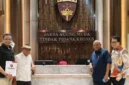 Koalisi Sipil Masyarakat Anti Korupsi (KOSMAK) kembali mendatangi Gedung Bundar Kejaksaan Agung, Jumat (28/8/2026).