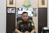 Mahfuddin Cakra Saputra sebagai Kepala Kejaksaan Negeri Sumbawa Barat.