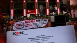 Barisan Eksekutif Muda Indonesia (BEM Indonesia) menggelar aksi unjuk rasa di depan Gedung Komisi Pemberantasan Korupsi (KPK) RI, Jakarta, Rabu (12/8/2026).