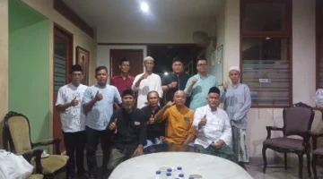 Jalin Komunikasi dan Kekeluargaan, DKM Al-Barokah Kunjungi Keluarga Almarhum H. Nelendra