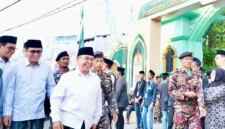 Calon Ketua PBNU KH Abdul Ghaffar Rozin atau Gus Rozin memiliki rekam jejak yang relatif lengkap dan panjang.