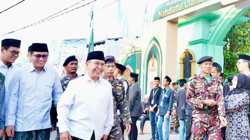 Calon Ketua PBNU KH Abdul Ghaffar Rozin atau Gus Rozin memiliki rekam jejak yang relatif lengkap dan panjang.