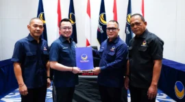 Dewan Pimpinan Pusat (DPP) Partai NasDem secara resmi menyerahkan Surat Keputusan Nomor 262-Kpts/DPP-NasDem/VIII/2026 tentang Pengesahan Susunan Pengurus DPP Petani NasDem Periode 2026–2029.
