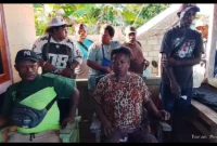 Pemilik hak ulayat masyarakat adat menolak kedatangan petugas gabungan Satuan Tugas Penertiban Kawasan Hutan (Satgas PKH) di kawasan Distrik Makimi, Kabupaten Nabire, Papua Tengah.