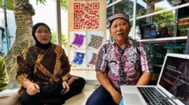 Kolaborasi antara Universitas Widyagama Malang (UWG) dan UBHINUS dalam Program Kemitraan Masyarakat (PKM) Tahun 2026 membawa angin segar bagi UMKM Batik Lintang di Desa Ngijo,