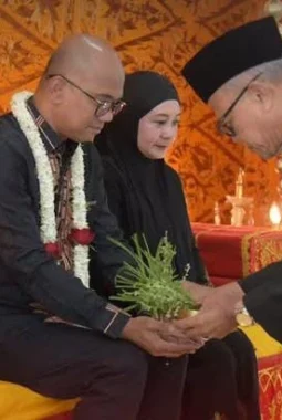 Kedatangan Teuku Rahmatsyah Sebagai Kajati Aceh Diringkai Tradisi Peusijuk Penuh Kekhusyukan