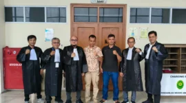 Profesional: Maruli Rajagukguk, D Novian Baeruma, Irman Bunawolo, Juhari Siahaan, dan Ahmad Yusra.
