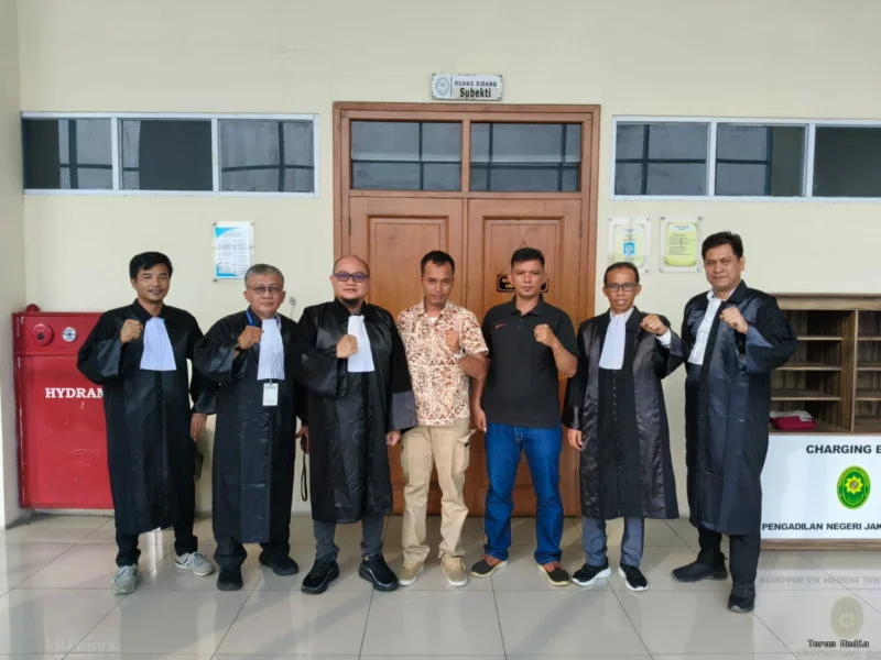 Profesional: Maruli Rajagukguk, D Novian Baeruma, Irman Bunawolo, Juhari Siahaan, dan Ahmad Yusra.
