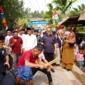 Anggota DPR RI Komisi IV Fraksi Partai NasDem, H. Arif Rahman, S.H., yang akrab disapa Orok Menes, berdiri di sana dengan pandangan penuh kekaguman