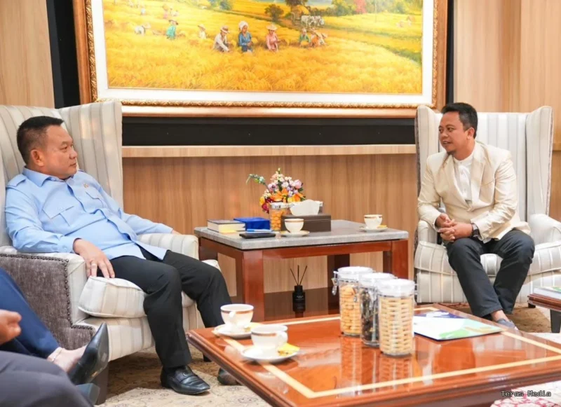 Ketua Umum Pengurus Pusat Persatuan Anggota Badan Permusyawaratan Desa Seluruh Indonesia (PP PABPDSI), H. Fery Radiansyah, S.T., M.M., diterima langsung oleh Kepala Staf Kepresidenan Republik Indonesia, Jenderal TNI (Purn.) Prof. Dr. H. Dudung Abdurachman, di Kantor Staf Presiden, Jakarta, Rabu (16/9/2026).