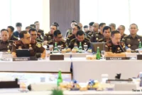 Kajati Banten, Herry Hermanus Horo, menyambut langsung para wakil rakyat dalam pertemuan yang berlangsung di Aula Gawe Kuta Baluwarti Polda Banten.