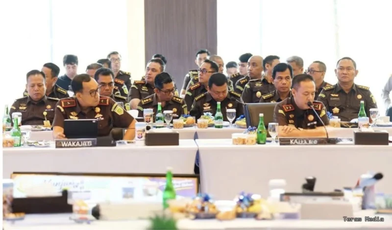 Kajati Banten, Herry Hermanus Horo, menyambut langsung para wakil rakyat dalam pertemuan yang berlangsung di Aula Gawe Kuta Baluwarti Polda Banten.