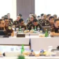 Kajati Banten, Herry Hermanus Horo, menyambut langsung para wakil rakyat dalam pertemuan yang berlangsung di Aula Gawe Kuta Baluwarti Polda Banten.